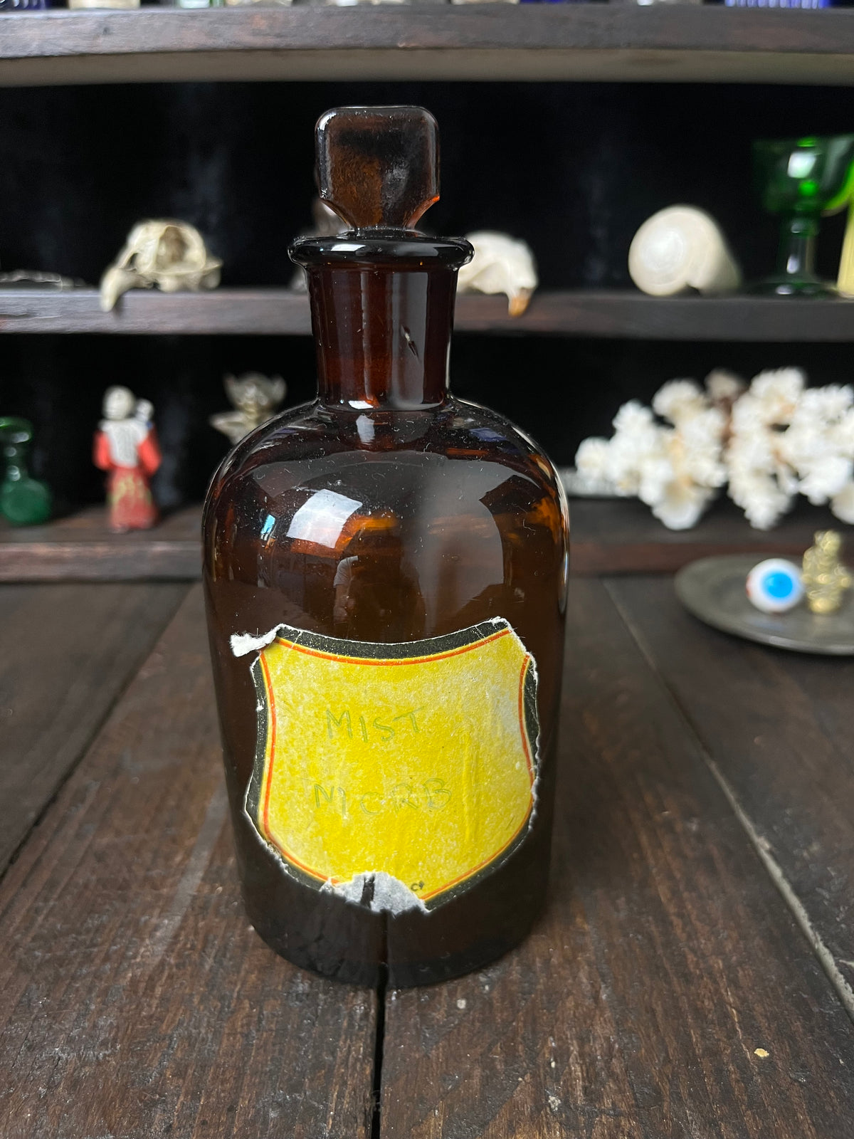 Antique Amber Apothecary Bottle – Handwritten “MIST MORB” Pharmaceutical Label