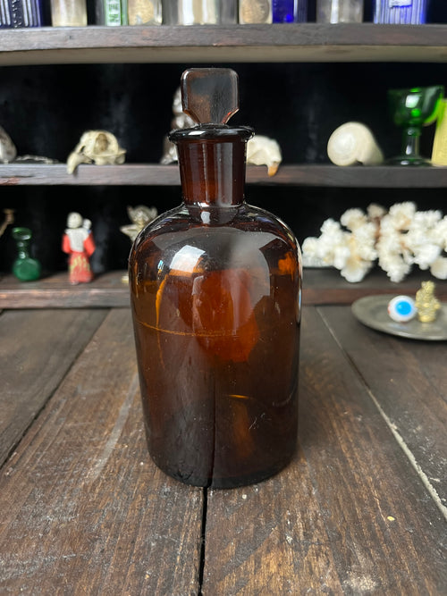 Antique Amber Apothecary Bottle – Handwritten “MIST MORB” Pharmaceutical Label